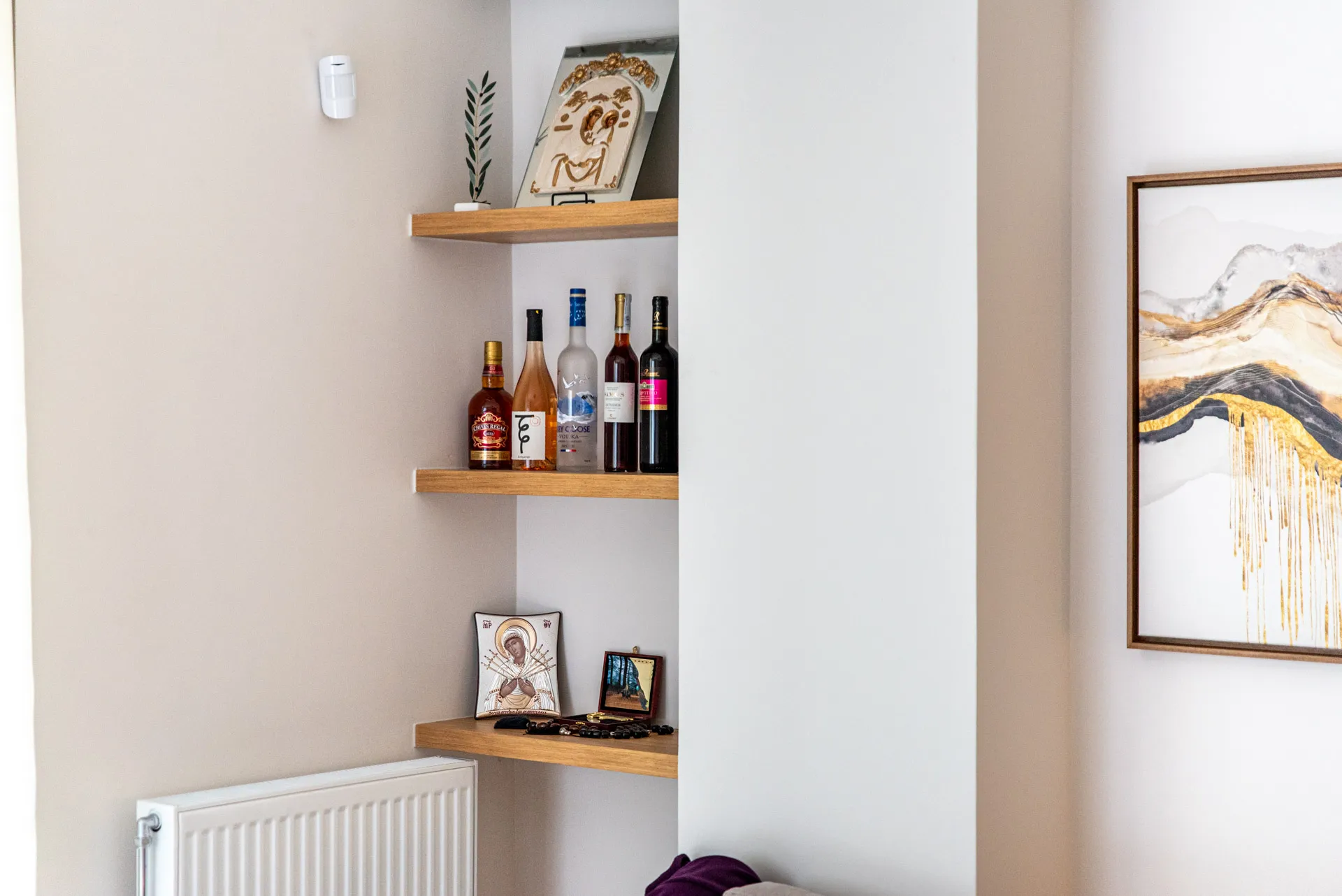 Decorative shelves with wine